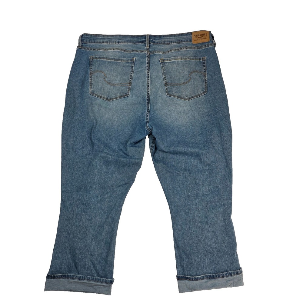Signature by Levi Jeans Women 18 W34 Blue Denim Capri Mid-Rise Stretch Faded - Picture 2 of 10